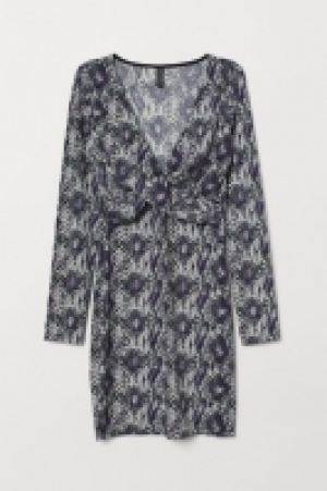  Long-sleeved dress 8.00 €