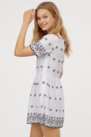  Dress with broderie anglaise 20.00 €