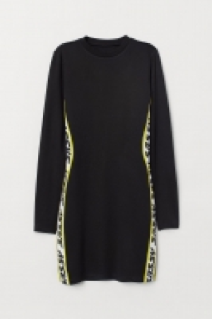  Fitted dress 9.00 €