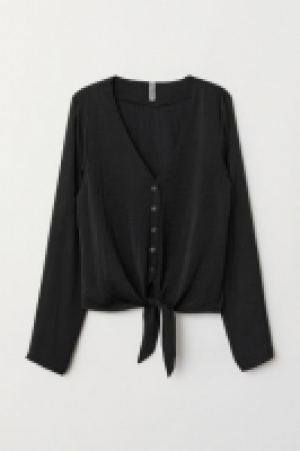  Tie-front V-neck blouse 10.00 €
