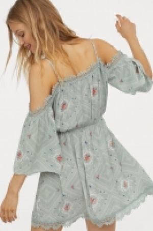  Cold shoulder dress 20.00 €