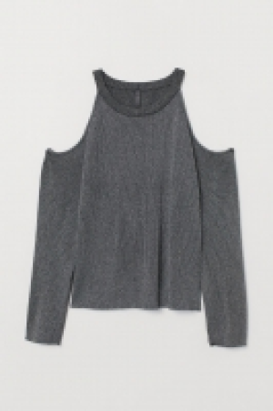  Cold shoulder jumper 9.00 €
