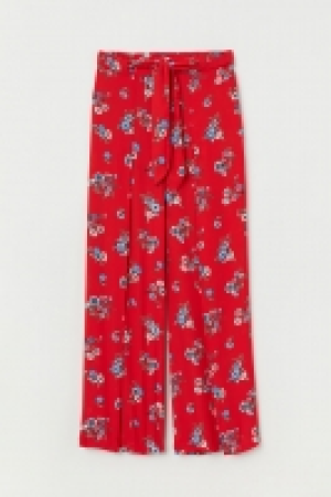  Trousers with high slits 10.00 €