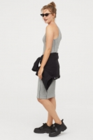  Fitted dress 7.00 €