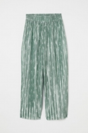  Pleated trousers 13.00 €
