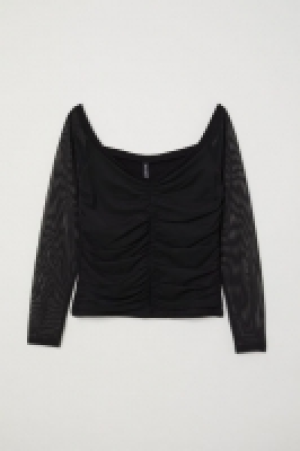  Off-the-shoulder mesh top 9.00 €