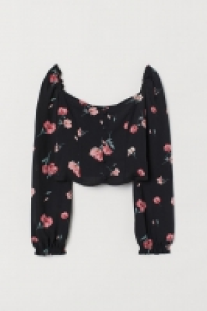  Puff-sleeved blouse 9.00 €