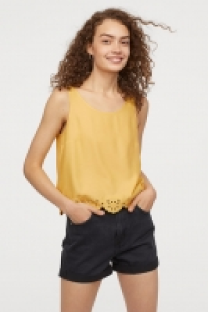  Scallop-hemmed vest top 6.00 €
