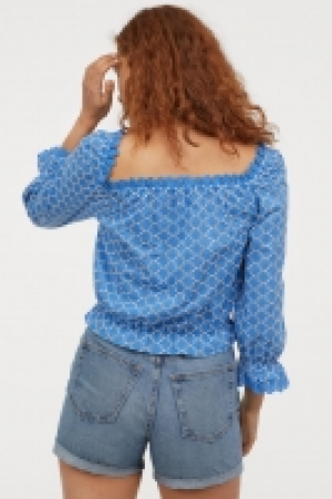  Blouse with broderie anglaise 15.00 €