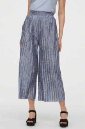  Pleated trousers 15.00 €