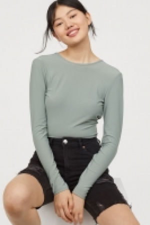  Top with a V-neck back 7.00 €
