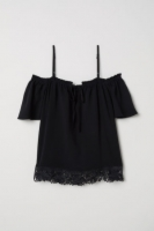  Cold shoulder blouse 8.00 €