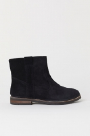  Suede boots 42.00 €
