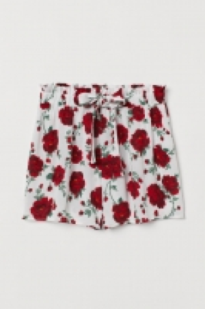  Tie-belt shorts 8.00 €