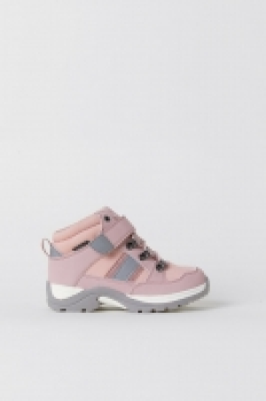  Waterproof boots 18.00 €