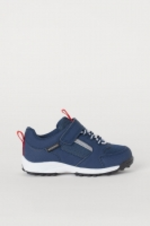 Waterproof trainers 13.00 €