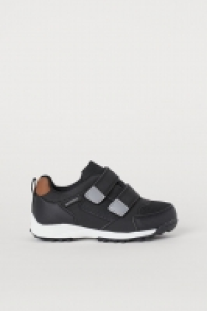  Waterproof trainers 15.00 €