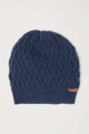  Cable-knit hat 3.00 €