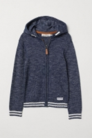  Knitted hooded jacket 8.00 €