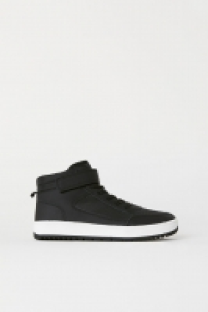  Hi-top trainers 19.00 €