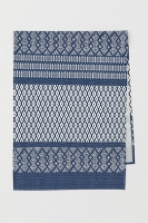  Patterned cotton table runner 5.00 €