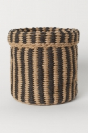  Handmade jute basket 10.00 €