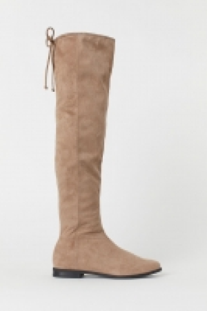  Knee-high boots 24.99 €