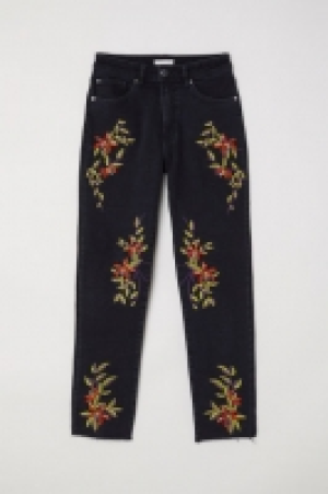  Jeans with embroidery 17.99 €