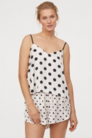  Pyjama top and shorts 12.99 €