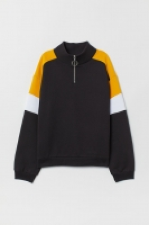  Stand-up collar sweatshirt 15.00 €