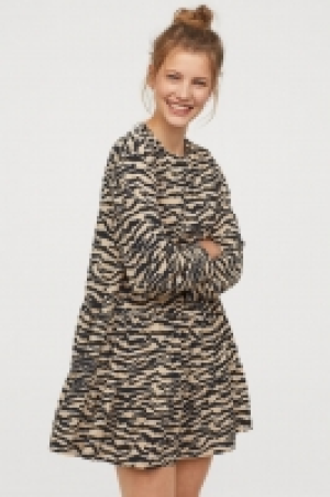 HM   Oversized flounced dress