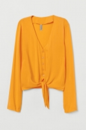  Tie-front V-neck blouse 9.00 €