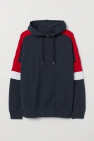  Cotton hooded top 10.00 €