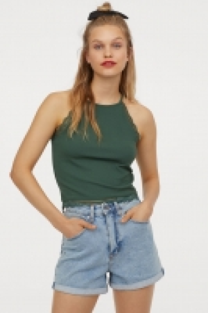  Short sleeveless top with lace 8.00 €