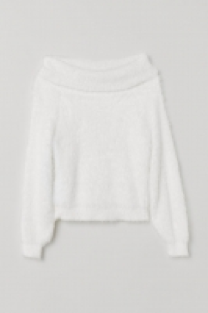  Fluffy jumper 13.00 €