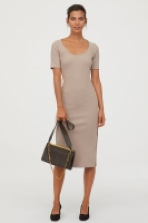  Ribbed dress 17.99 €