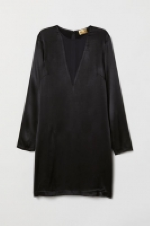 HM   Short satin dress