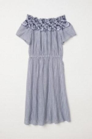  Off-the-shoulder dress 17.99 €