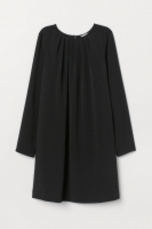  Long-sleeved dress 9.99 €