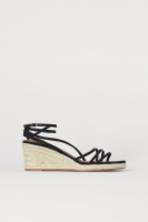  Wedge-heel sandals 17.99 €
