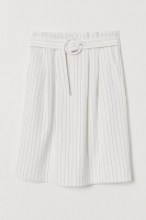  Skirt with a belt 14.99 €