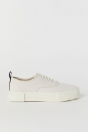  Canvas trainers 20.00 €