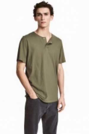  T-shirt with buttons 6.00 €