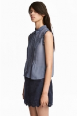  Sleeveless blouse 9.00 €