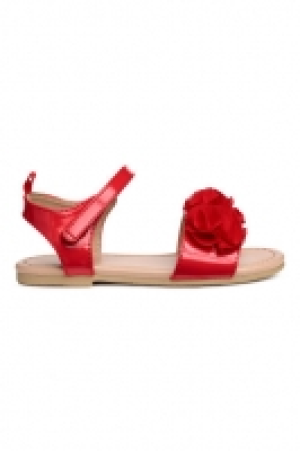  Appliquéd sandals 7.00 €