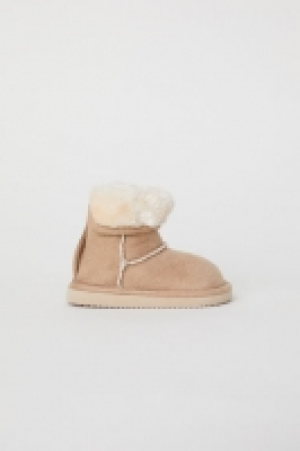  Warm-lined boots 7.00 €