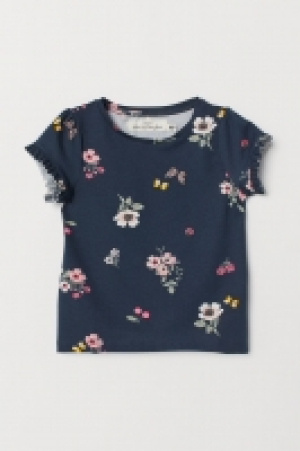  Top with puff sleeves 6.00 €