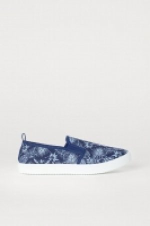 Slip-on trainers 8.00 €
