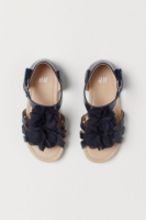  Sandals with tulle roses 10.00 €