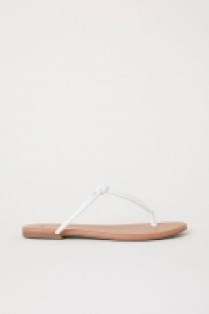  Sandals 3.99 €
